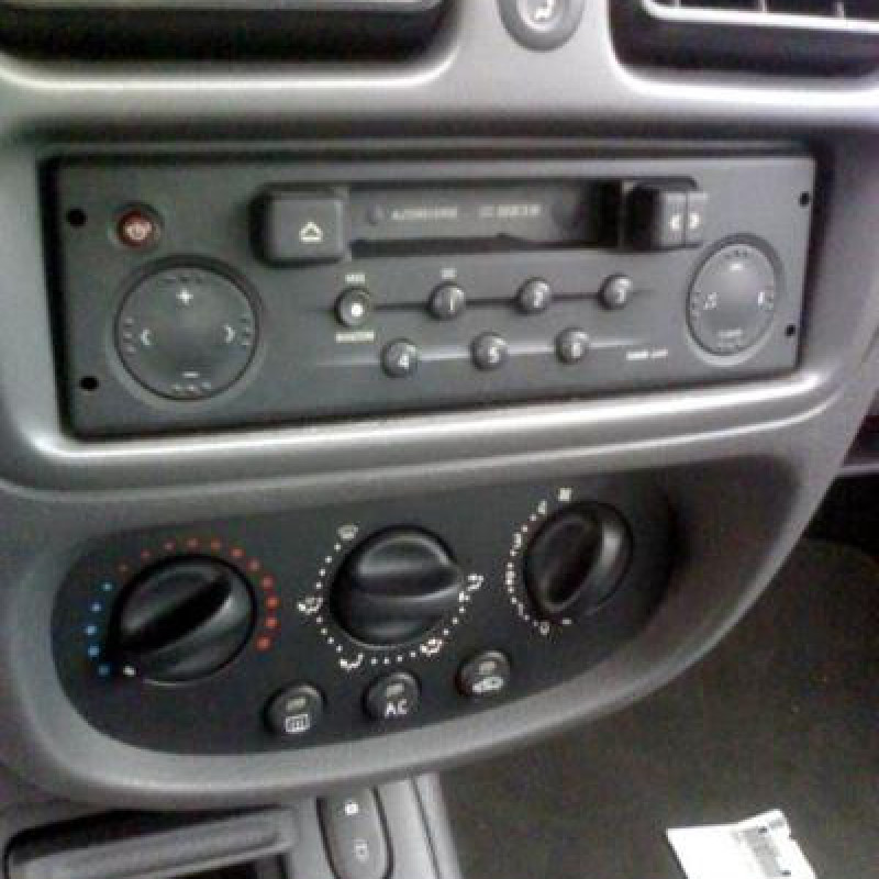 Pompe de direction RENAULT CLIO 2 Photo n°10