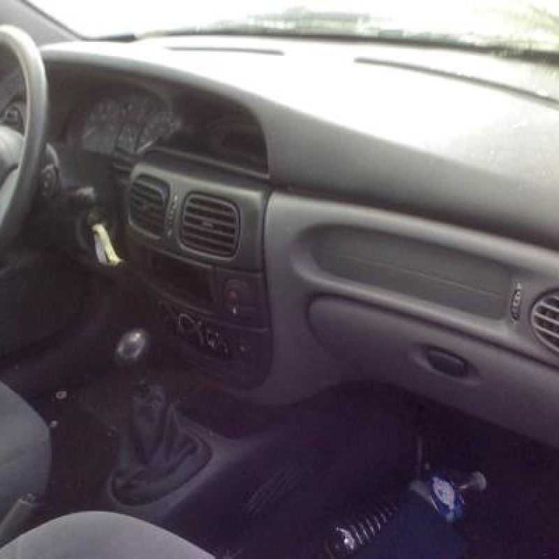 Poignee interieur arriere gauche RENAULT MEGANE 1 Photo n°8