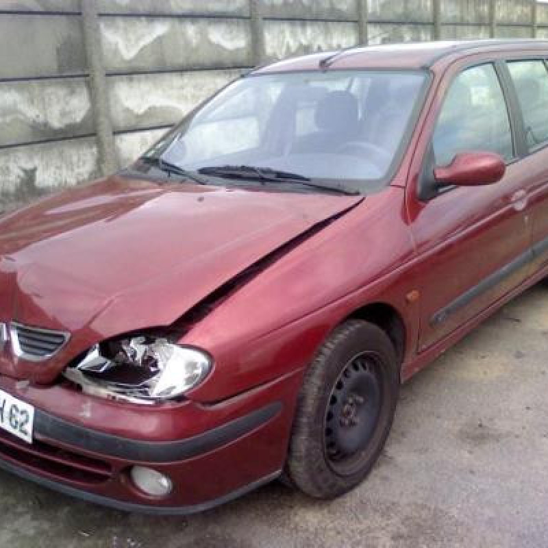 Pare choc arriere RENAULT MEGANE 1 Photo n°1