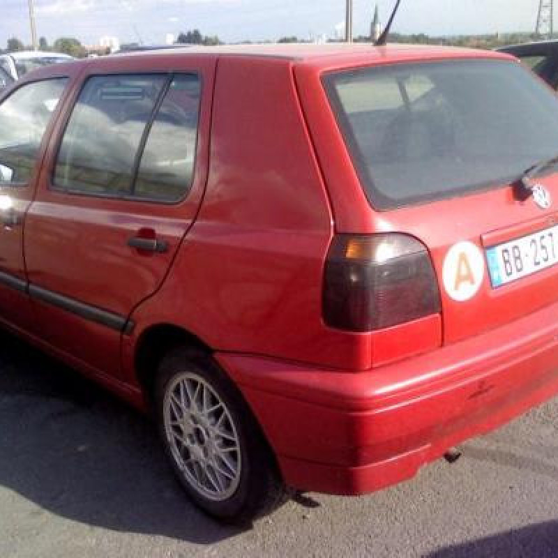 Pare choc arriere VOLKSWAGEN GOLF 3 Photo n°4