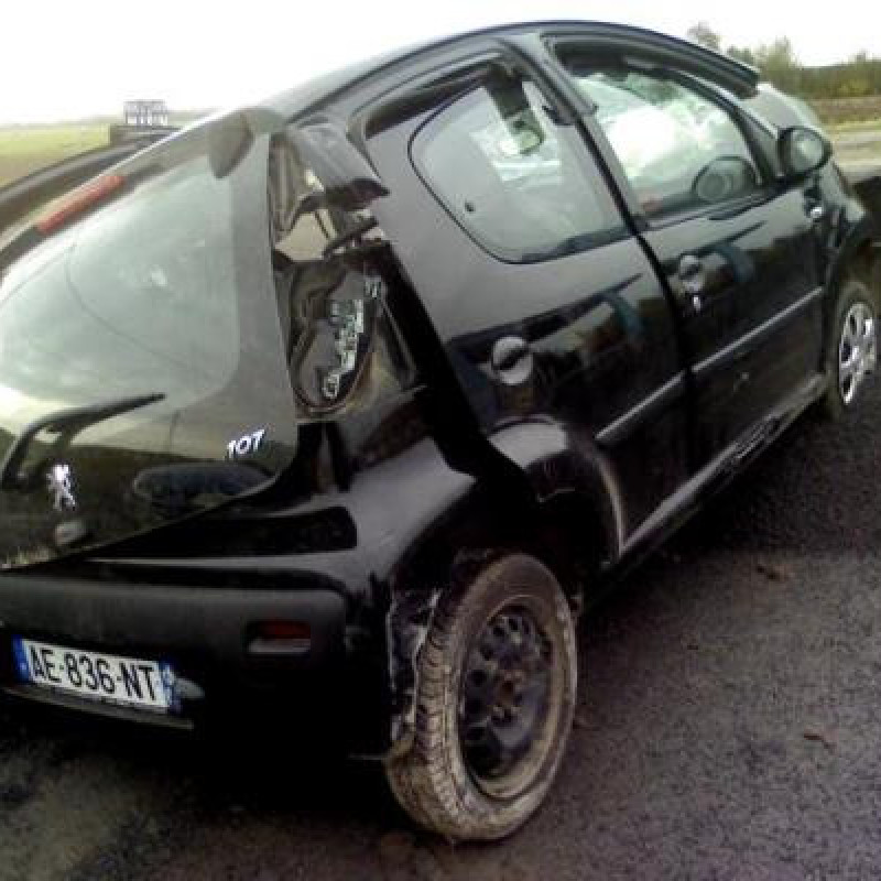 Lunette arriere PEUGEOT 107 Photo n°3