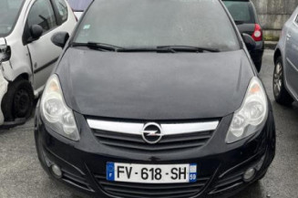 Moteur OPEL CORSA D Photo n°1