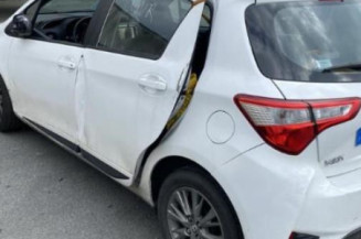 Arret de porte avant droit TOYOTA YARIS 3