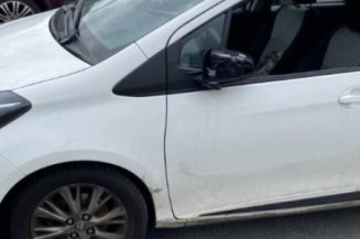 Arret de porte avant droit TOYOTA YARIS 3