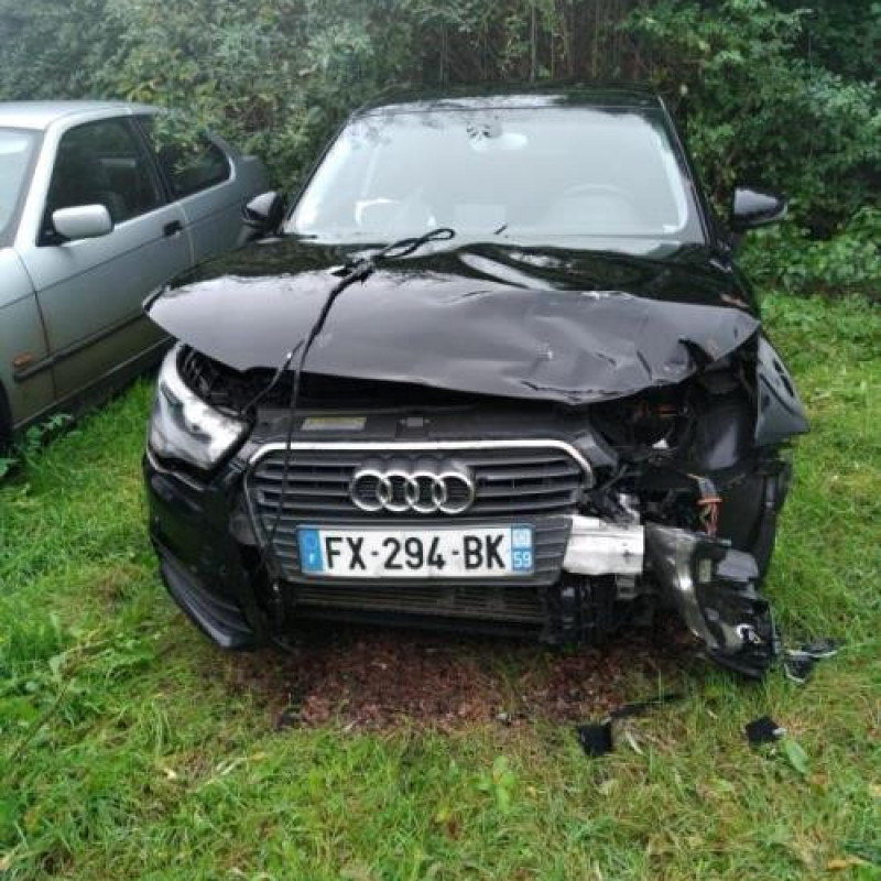 Attache ceinture avant gauche AUDI A1 1 Photo n°1