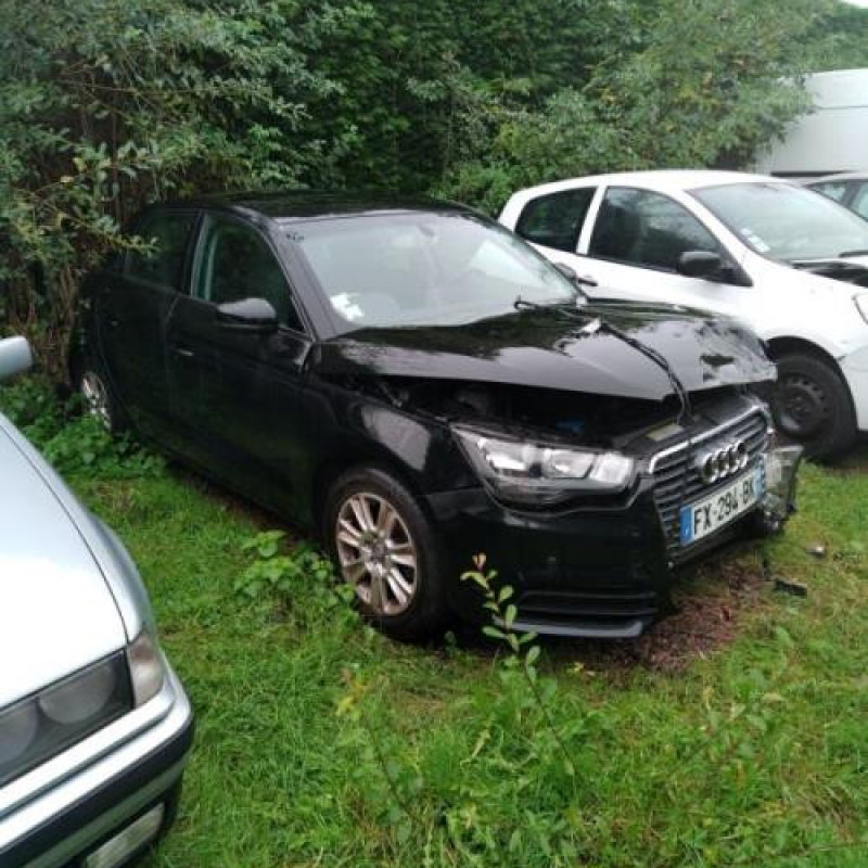 Attache ceinture avant gauche AUDI A1 1 Photo n°2