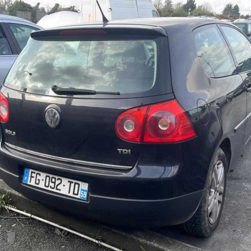 Feu arriere secondaire droit (feux) VOLKSWAGEN GOLF 5 Photo n°13