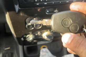 Arret de porte avant gauche DACIA DUSTER 1