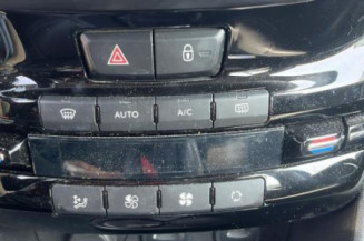 Bouton de coffre PEUGEOT 2008 1