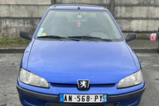 Vitre arriere droit PEUGEOT 106