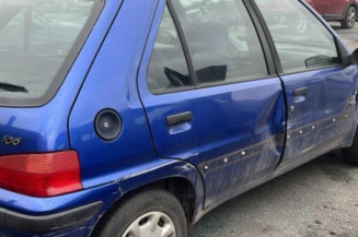 Vitre arriere droit PEUGEOT 106