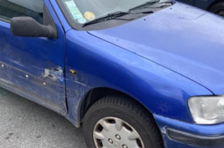 Vitre arriere droit PEUGEOT 106