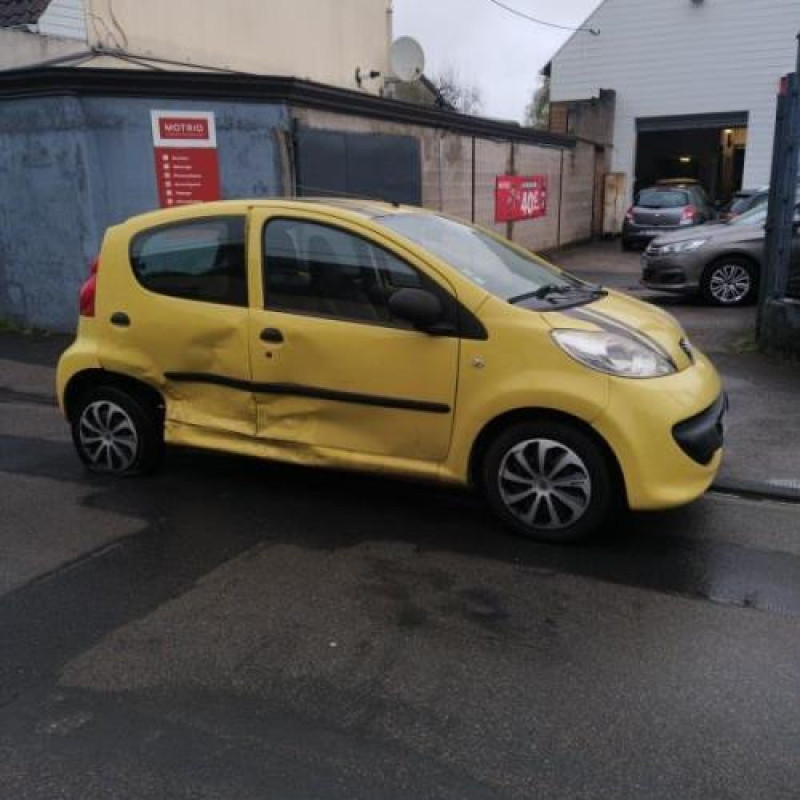 Pare choc arriere PEUGEOT 107 Photo n°8