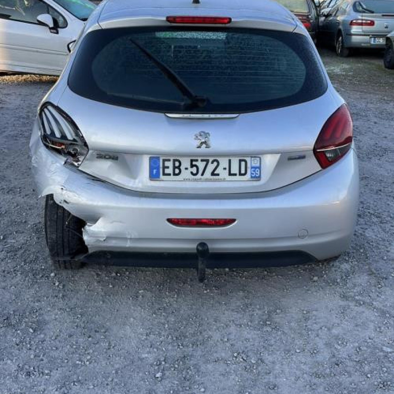 Anti brouillard arriere PEUGEOT 208 1 Photo n°8