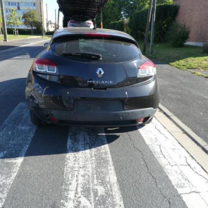 Anti brouillard arriere gauche RENAULT MEGANE 3 Photo n°7