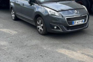 Anti brouillard arriere gauche PEUGEOT 5008 1