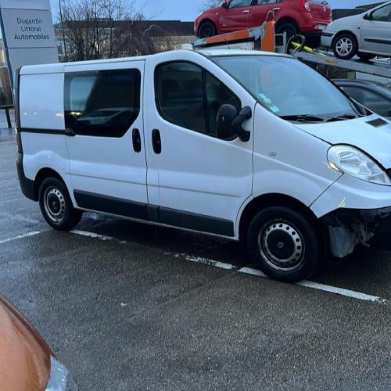 Feu de recul droit RENAULT TRAFIC 2 Photo n°8