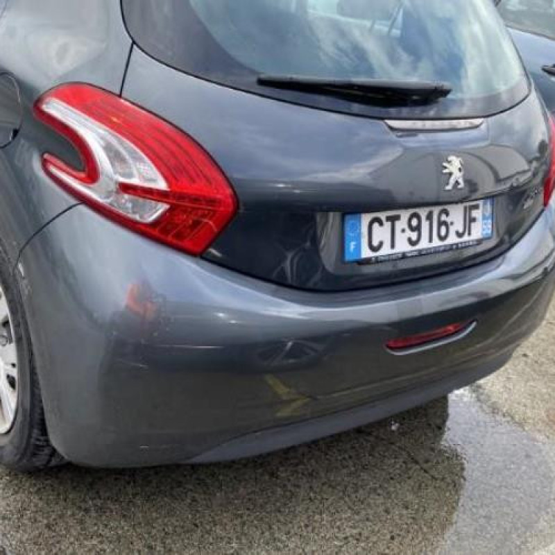 Anti brouillard arriere PEUGEOT 208 1 Photo n°9