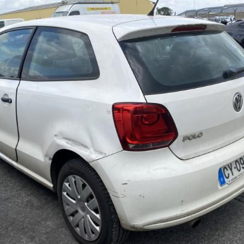 VOLKSWAGEN POLO 5 PHASE 1 1.6 TDI - 16V TURBO Photo n°4