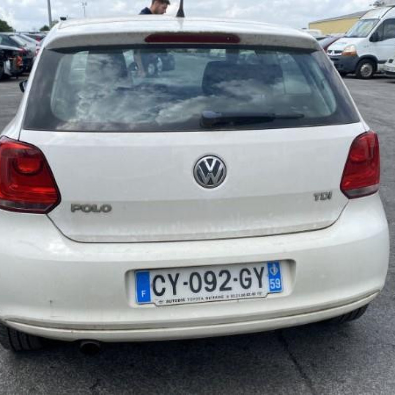 VOLKSWAGEN POLO 5 PHASE 1 1.6 TDI - 16V TURBO Photo n°5