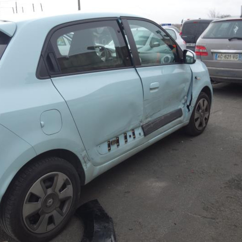 Attache ceinture avant gauche RENAULT TWINGO 3 Photo n°10