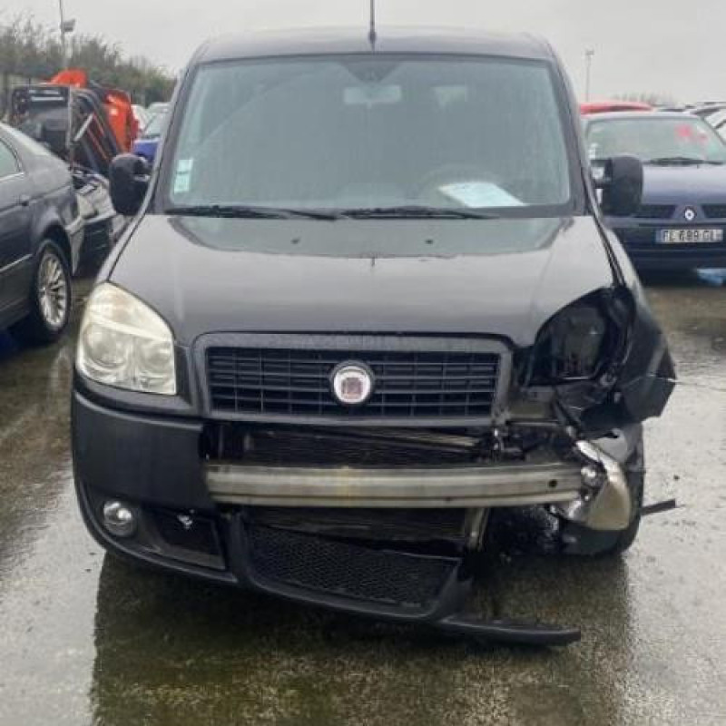 Pare choc arriere FIAT DOBLO 1 Photo n°6