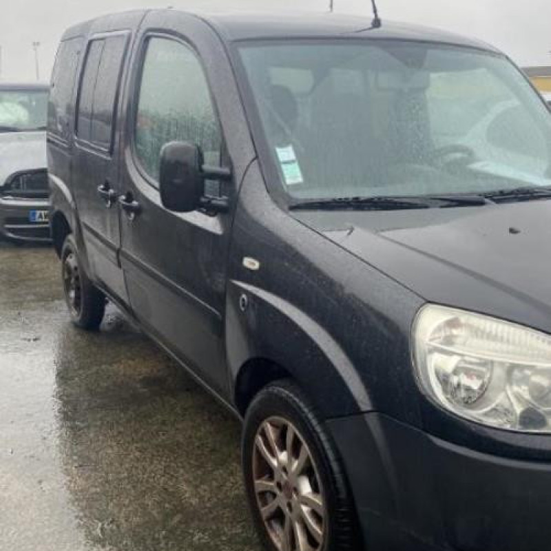 Pare choc arriere FIAT DOBLO 1 Photo n°8