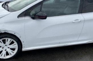 Pare choc arriere PEUGEOT 208 1