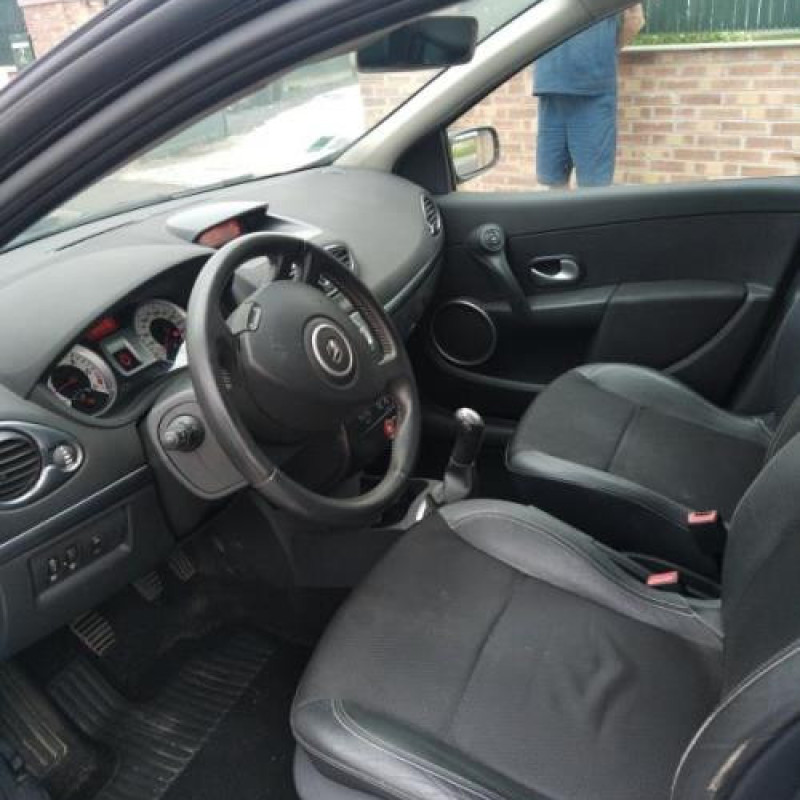 Boitier UCH RENAULT CLIO 3 Photo n°9