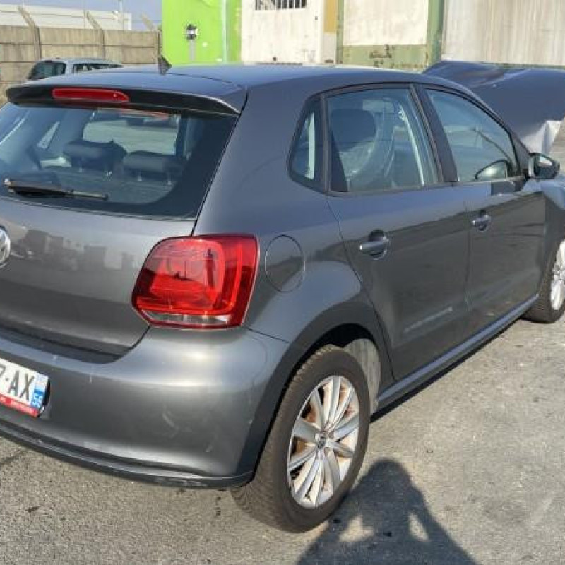 VOLKSWAGEN POLO 5 PHASE 1 1.6 TDI - 16V TURBO Photo n°3