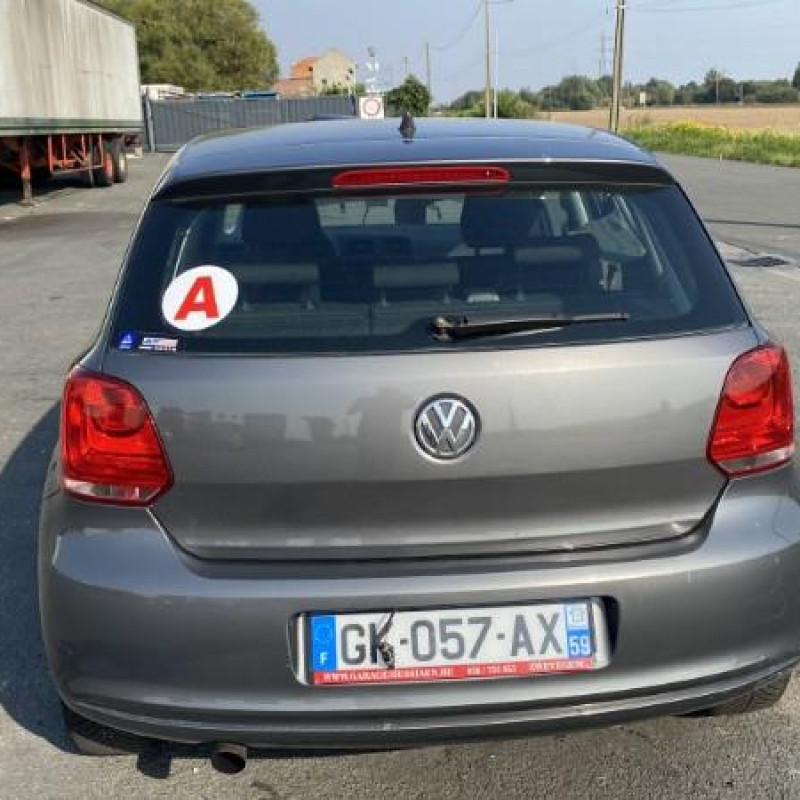 VOLKSWAGEN POLO 5 PHASE 1 1.6 TDI - 16V TURBO Photo n°5