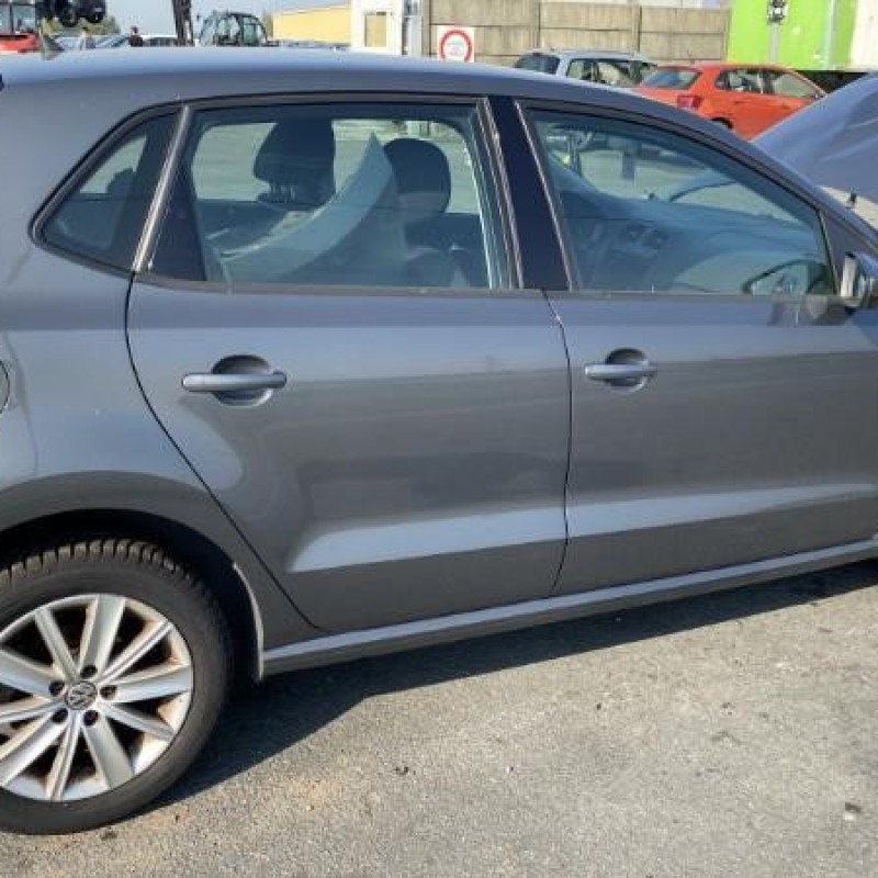 VOLKSWAGEN POLO 5 PHASE 1 1.6 TDI - 16V TURBO Photo n°6