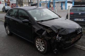 Poignee porte avant gauche VOLKSWAGEN POLO 5