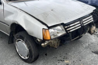 Vitre arriere droit PEUGEOT 205