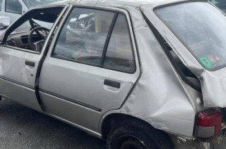 Vitre arriere droit PEUGEOT 205