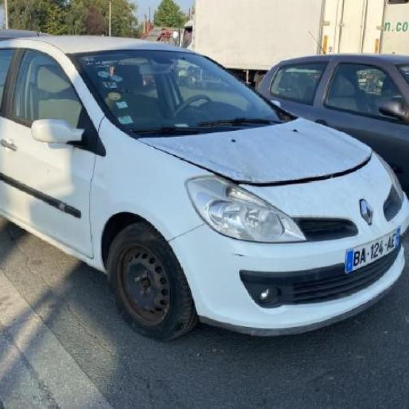 Pare choc arriere RENAULT CLIO 3 Photo n°8