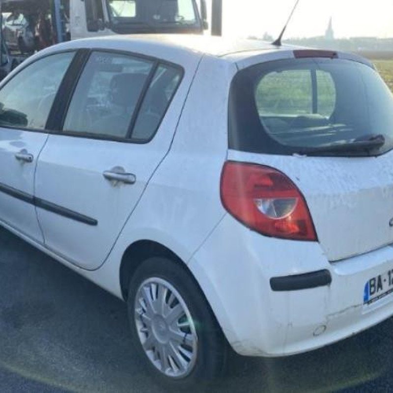 Pare choc arriere RENAULT CLIO 3 Photo n°10