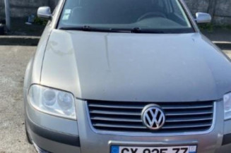 Vitre arriere droit VOLKSWAGEN PASSAT 4