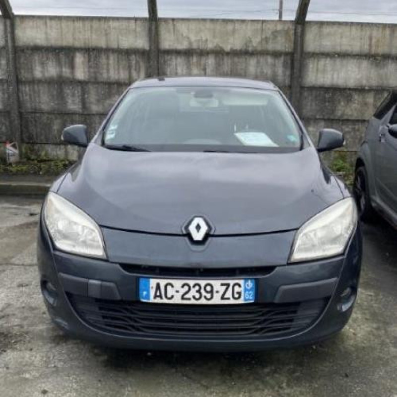 Pare boue arriere gauche RENAULT MEGANE 3 Photo n°1