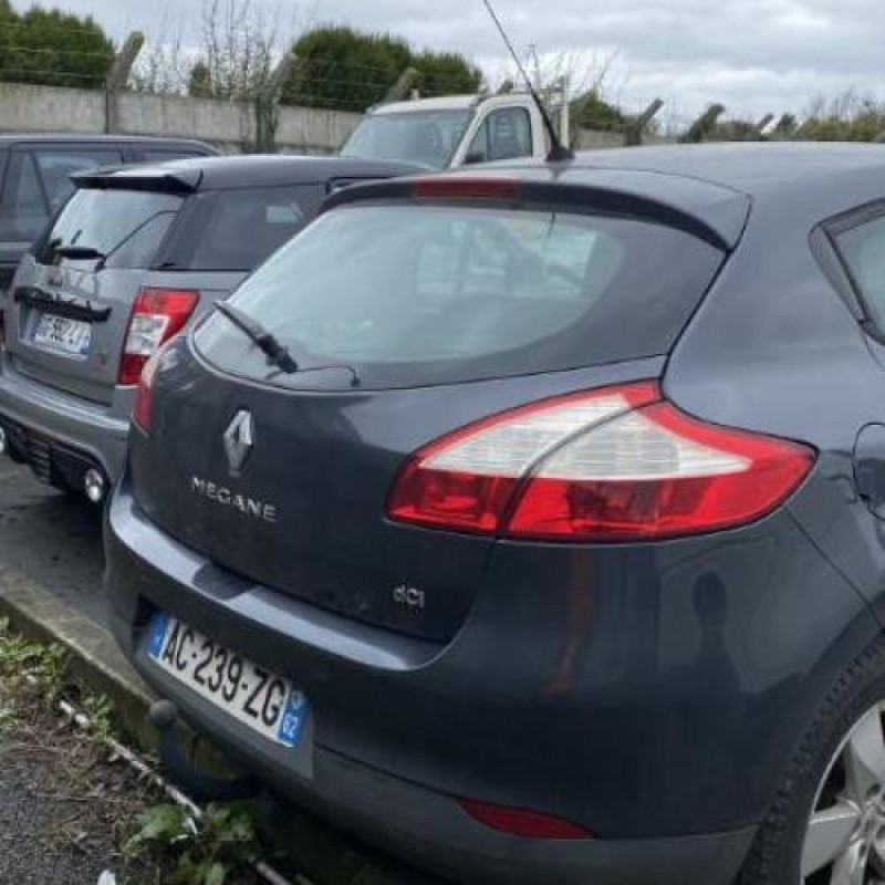 Pare boue arriere gauche RENAULT MEGANE 3 Photo n°5