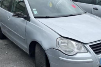 Poignee porte avant gauche VOLKSWAGEN POLO 4