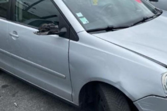 Poignee porte avant gauche VOLKSWAGEN POLO 4