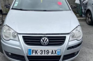 Poignee porte avant gauche VOLKSWAGEN POLO 4