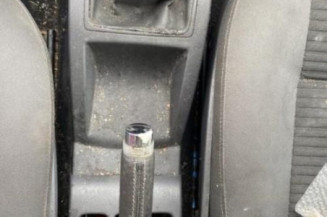 Poignee porte avant gauche VOLKSWAGEN POLO 4