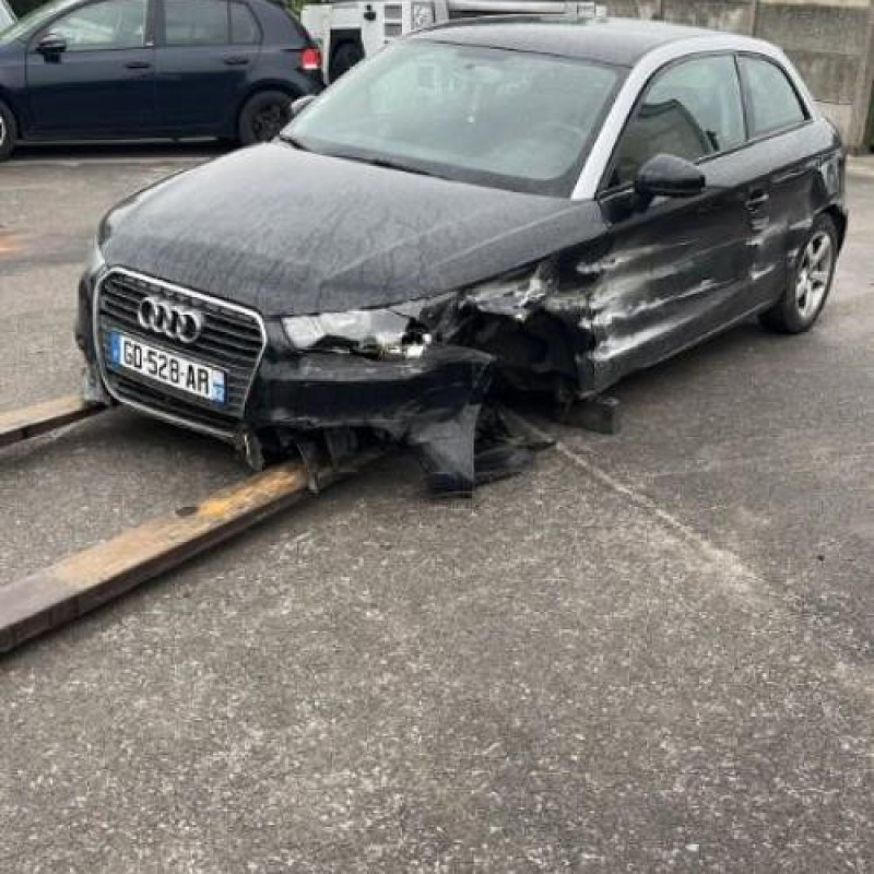 Poignee porte avant gauche AUDI A1 1 Photo n°4