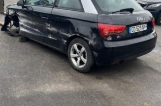 Poignee porte avant gauche AUDI A1 1