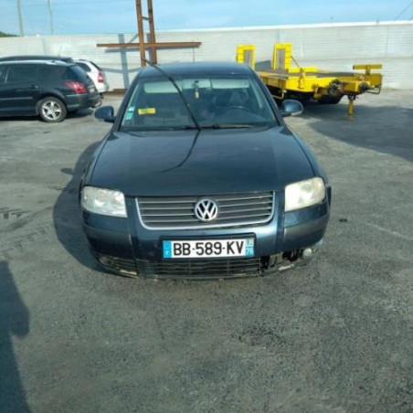 Pare boue avant droit VOLKSWAGEN PASSAT 4 Photo n°1