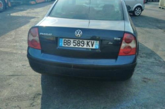 Pare boue avant droit VOLKSWAGEN PASSAT 4