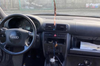 Poignee interieur avant droit AUDI A3 1