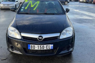 Pare boue avant droit OPEL TIGRA 2